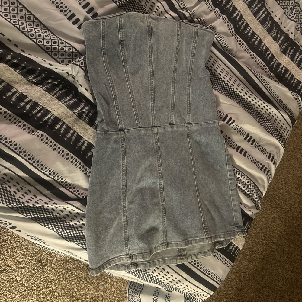 Brand: modern mb
Size small
Mini blue denim dress stylish!
Never worn!